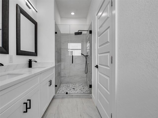5128 Clover Street B, Houston, TX 77033