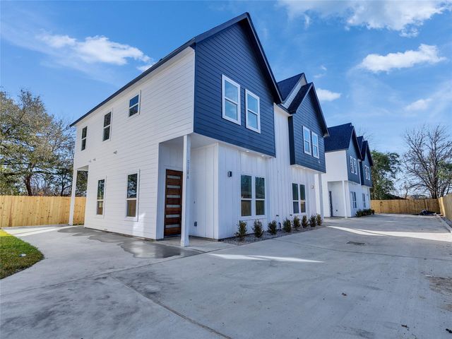 5128 Clover Street B, Houston, TX 77033