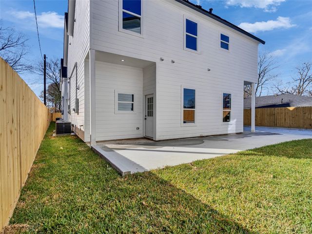 5128 Clover Street B, Houston, TX 77033