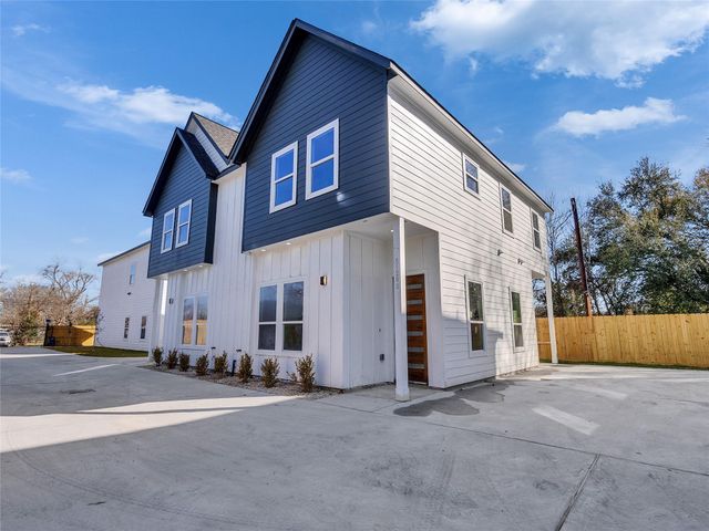 5128 Clover Street B, Houston, TX 77033