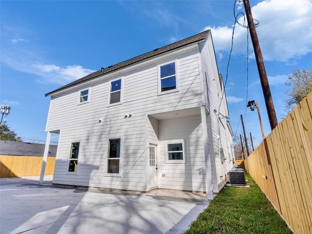 5128 Clover Street B, Houston, TX 77033