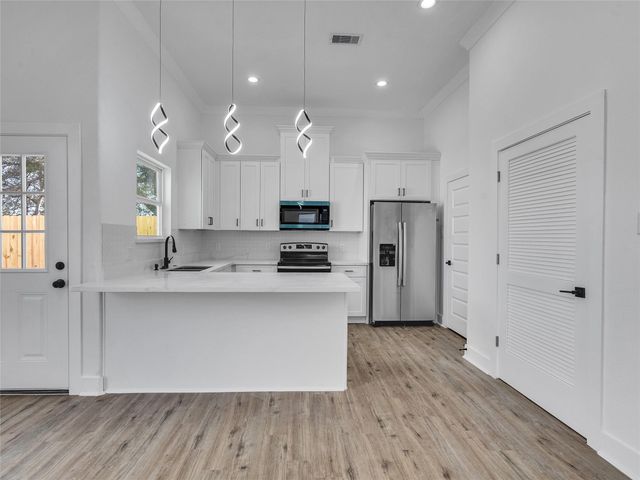 5128 Clover Street B, Houston, TX 77033