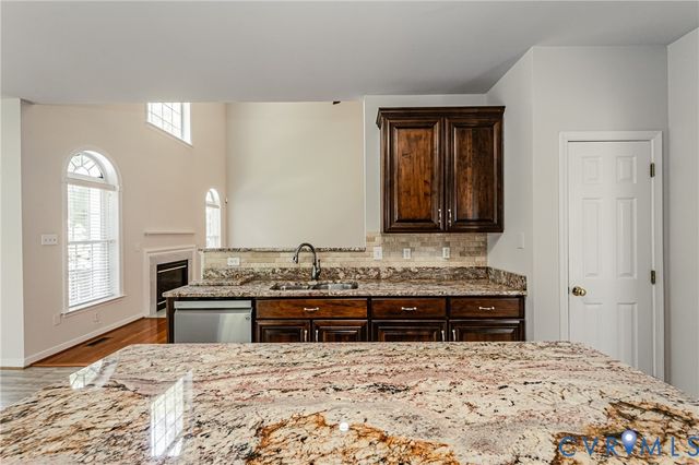 718 Green Vista Dr, Midlothian, VA 23836
