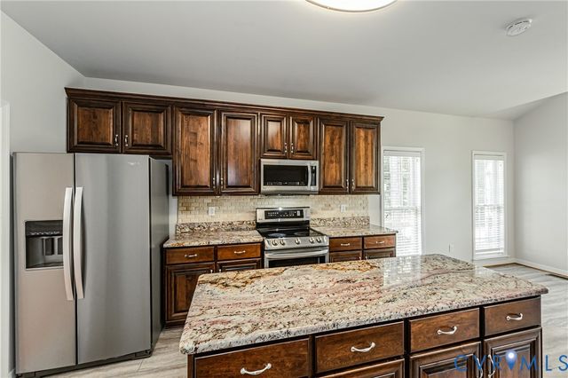 718 Green Vista Dr, Midlothian, VA 23836