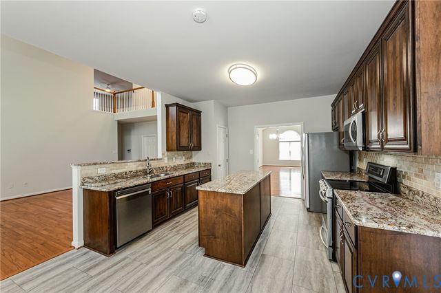 718 Green Vista Dr, Midlothian, VA 23836