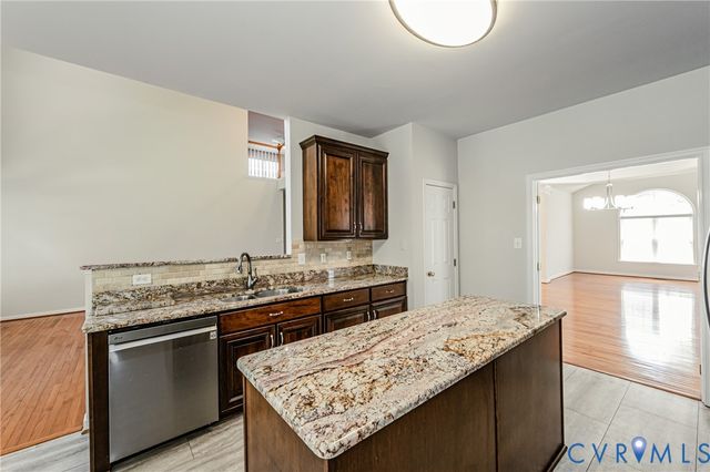718 Green Vista Dr, Midlothian, VA 23836
