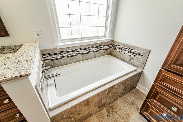 718 Green Vista Dr, Midlothian, VA 23836