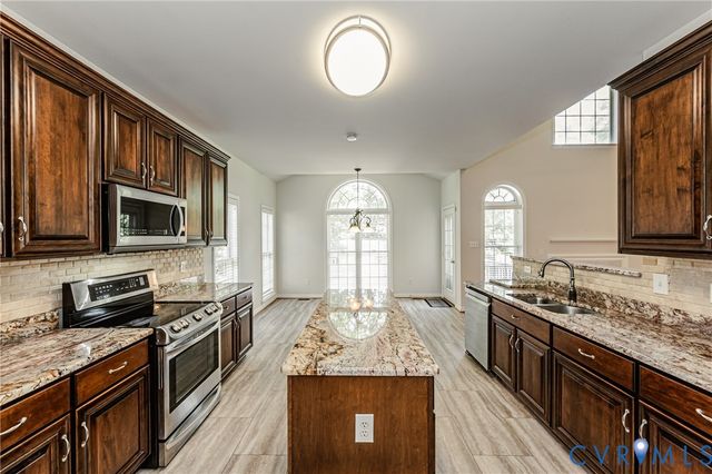 718 Green Vista Dr, Midlothian, VA 23836