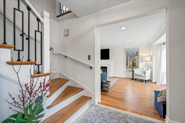 300 Lincolnwood Road, Highland Park, IL 60035