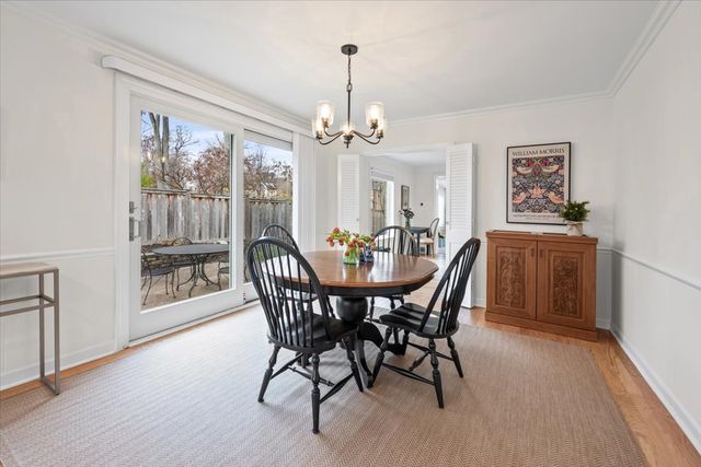 300 Lincolnwood Road, Highland Park, IL 60035