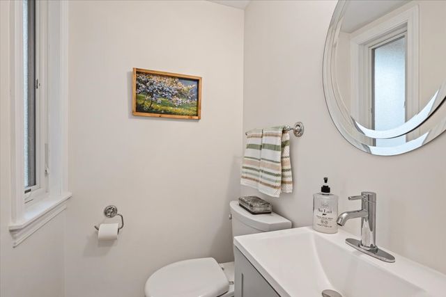 300 Lincolnwood Road, Highland Park, IL 60035