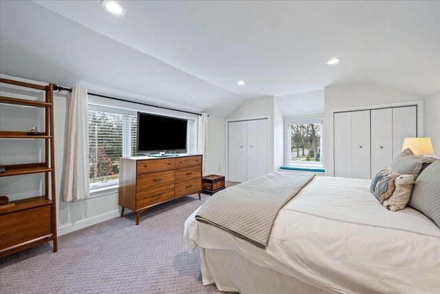 300 Lincolnwood Road, Highland Park, IL 60035