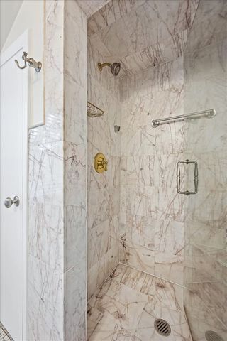 300 Lincolnwood Road, Highland Park, IL 60035