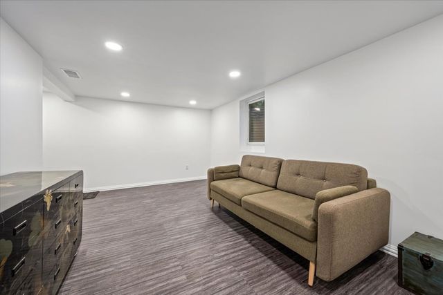 300 Lincolnwood Road, Highland Park, IL 60035