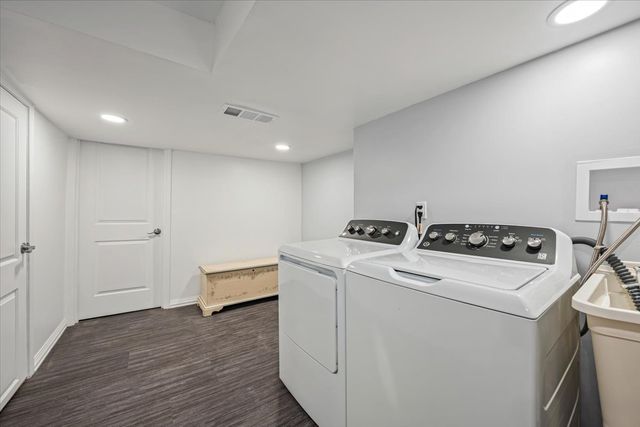 300 Lincolnwood Road, Highland Park, IL 60035