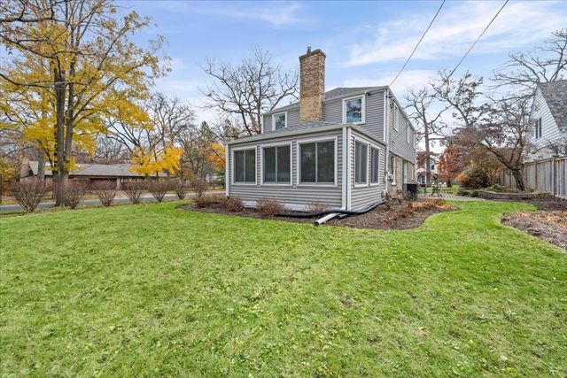 300 Lincolnwood Road, Highland Park, IL 60035