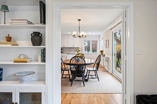 300 Lincolnwood Road, Highland Park, IL 60035