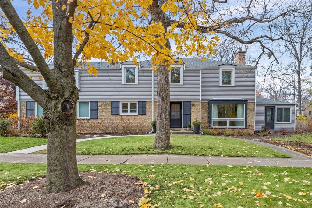 300 Lincolnwood Road, Highland Park, IL 60035