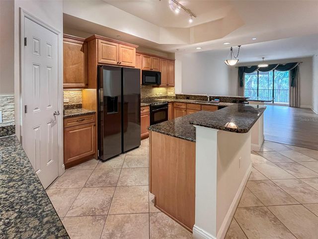 7710 LAKE VISTA COURT 206, Bradenton, FL 34202