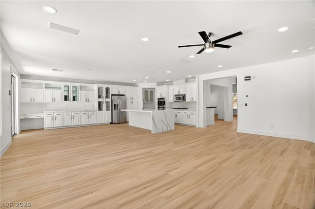 379 Autumn Hue Avenue, Las Vegas, NV 89123