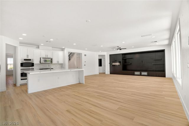 379 Autumn Hue Avenue, Las Vegas, NV 89123