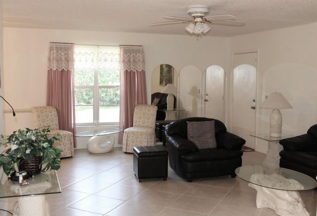 8 Lake Vista Trail 201, Port St. Lucie, FL 34952