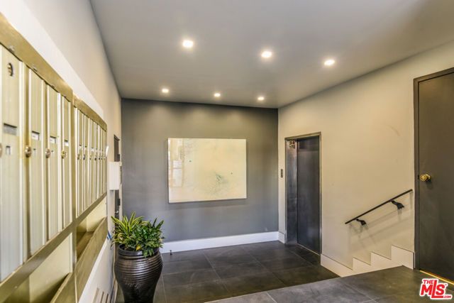 610 N orlando 105, West Los Angeles (los Angeles), CA 90048