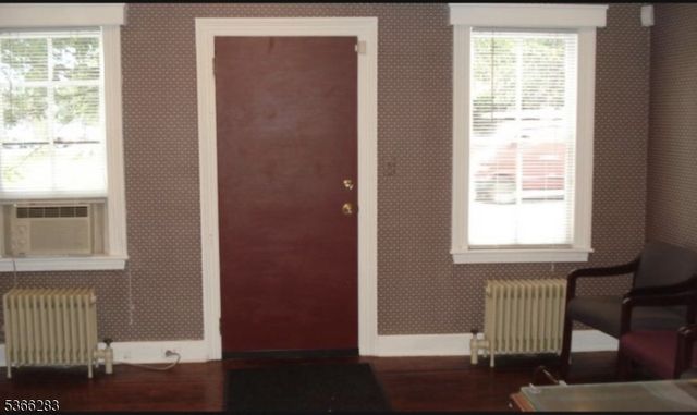 51 High St, Newton Town, NJ 07860