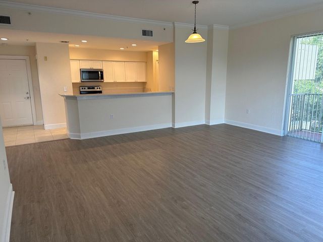 4620 PGA Boulevard 201, Palm Beach Gardens, FL 33418