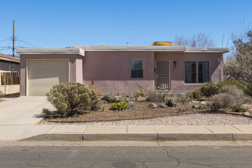 2738 Monroe Street NE, Albuquerque, NM 87110