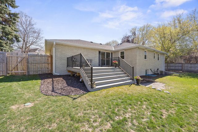 4464 Wilshire Boulevard, Mound, MN 55364