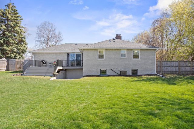 4464 Wilshire Boulevard, Mound, MN 55364
