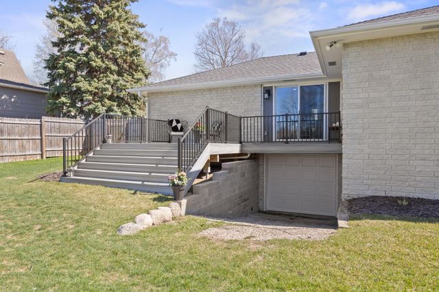 4464 Wilshire Boulevard, Mound, MN 55364