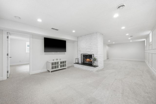 4464 Wilshire Boulevard, Mound, MN 55364