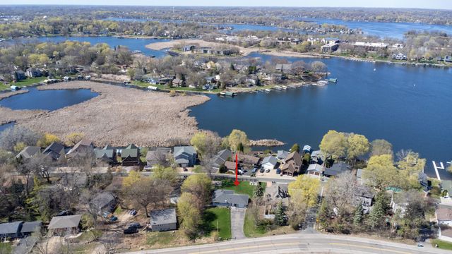 4464 Wilshire Boulevard, Mound, MN 55364