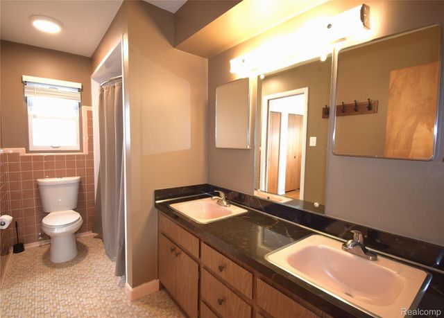 29579 Fairfield Drive, Warren, MI 48088