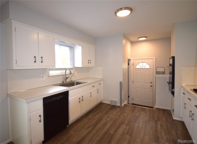 29579 Fairfield Drive, Warren, MI 48088