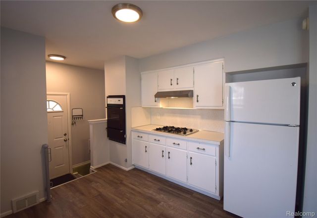 29579 Fairfield Drive, Warren, MI 48088