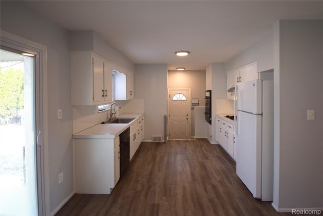 29579 Fairfield Drive, Warren, MI 48088