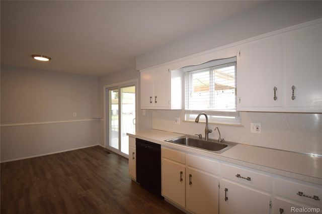 29579 Fairfield Drive, Warren, MI 48088