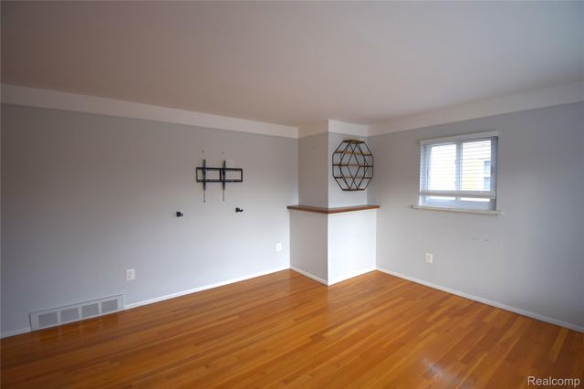 29579 Fairfield Drive, Warren, MI 48088