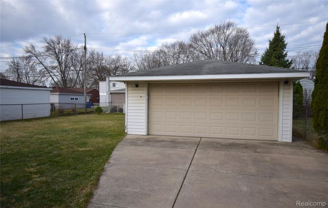 29579 Fairfield Drive, Warren, MI 48088