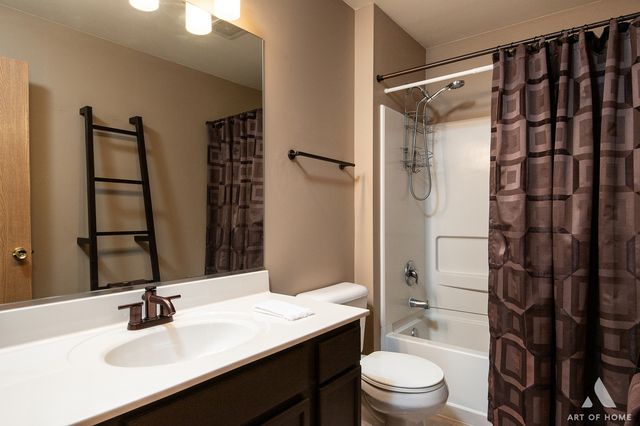 1117 Silverstone Drive 1117, Carpentersville, IL 60110