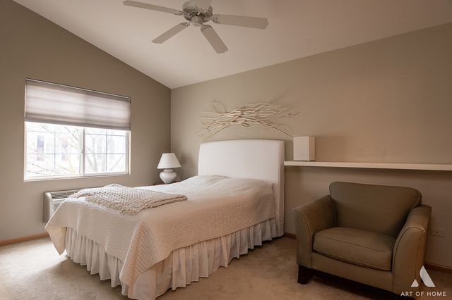 1117 Silverstone Drive 1117, Carpentersville, IL 60110