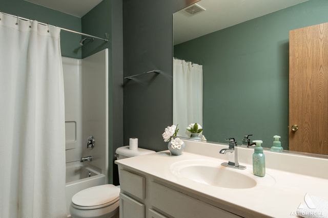 1117 Silverstone Drive 1117, Carpentersville, IL 60110