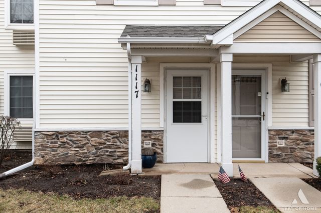 1117 Silverstone Drive 1117, Carpentersville, IL 60110