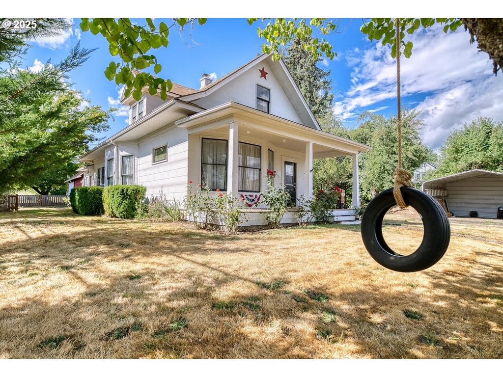 1738 18TH Ave, Forest Grove, OR 97116