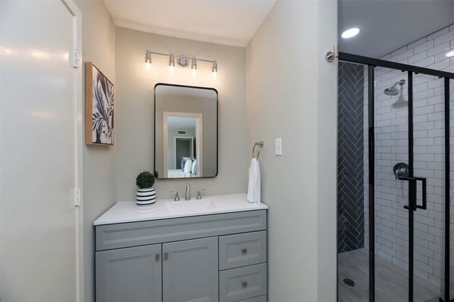 1701 Dorchester Drive, Arlington, TX 76014