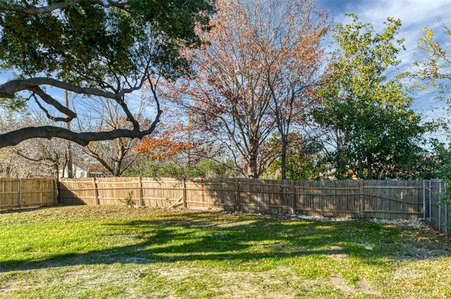 1701 Dorchester Drive, Arlington, TX 76014