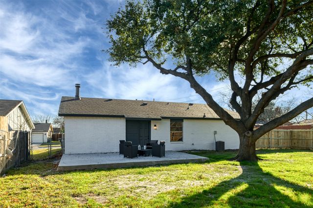 1701 Dorchester Drive, Arlington, TX 76014